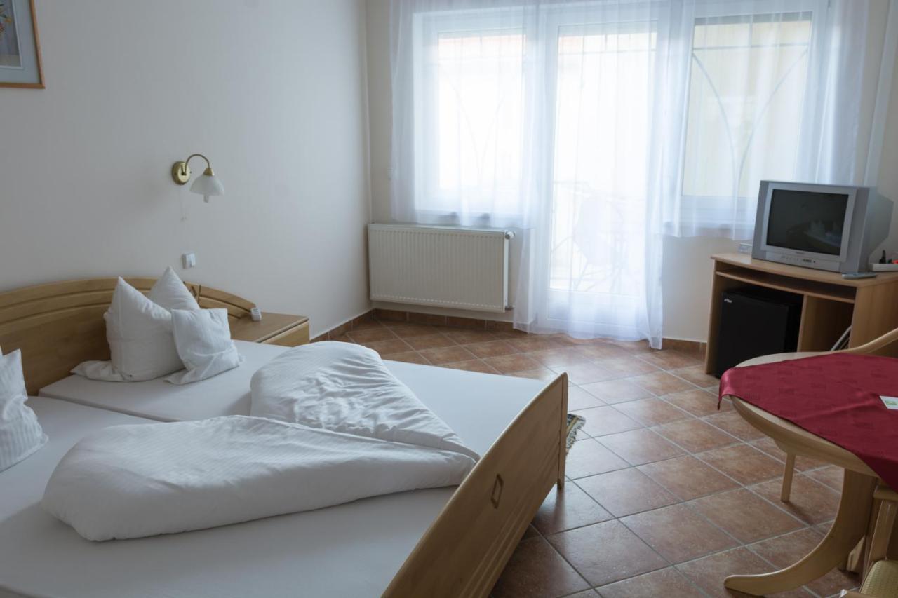 Hotel Harka Harkány Buitenkant foto