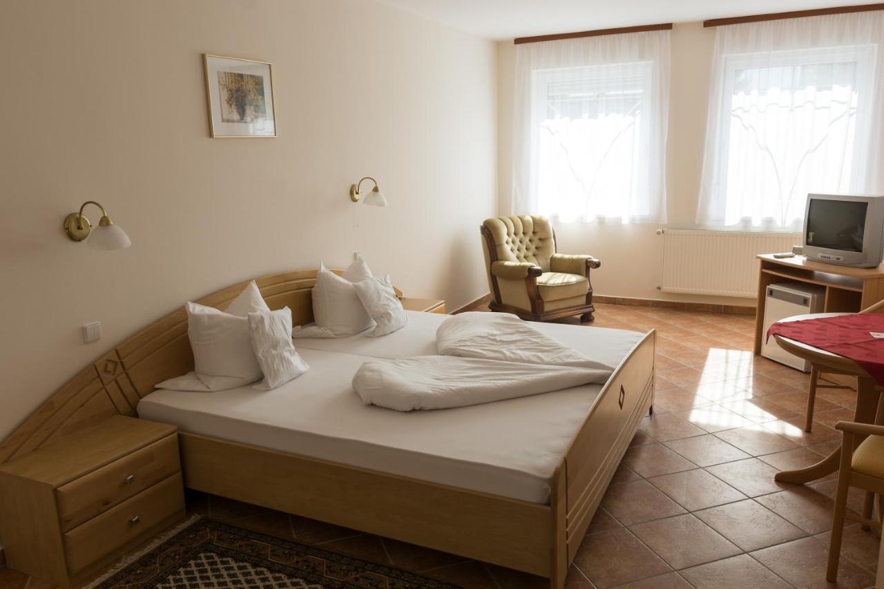 Hotel Harka Harkány Buitenkant foto