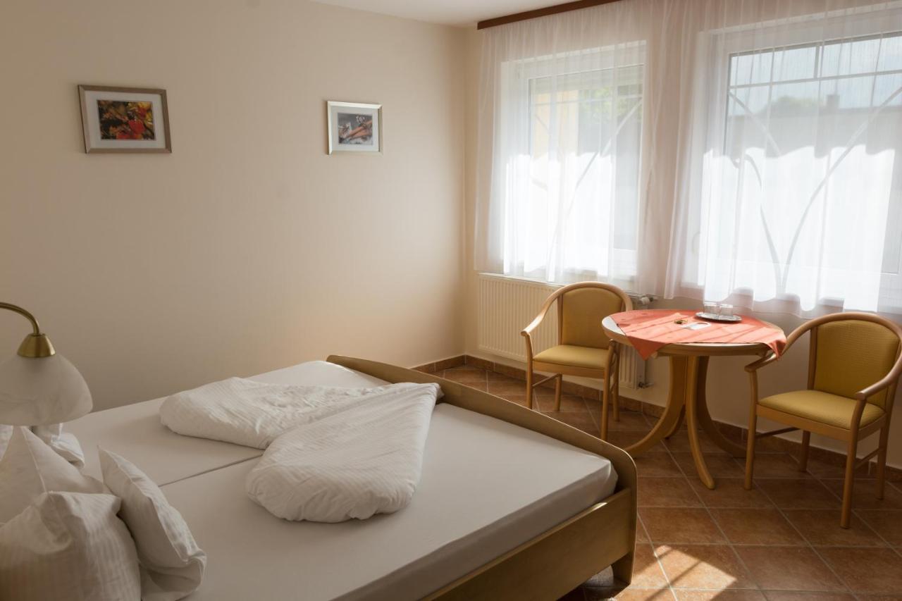 Hotel Harka Harkány Buitenkant foto